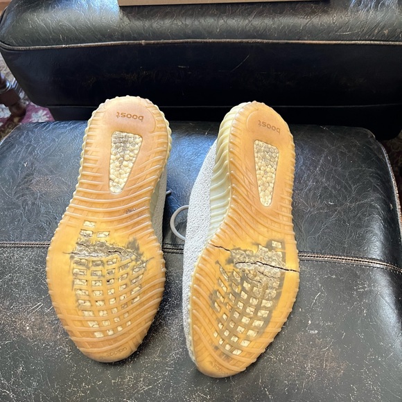 Yeezy Boost 350 V2 ‘Sesame’ (HEAVILY USED CHECK PICTURES!) - Picture 4 of 4